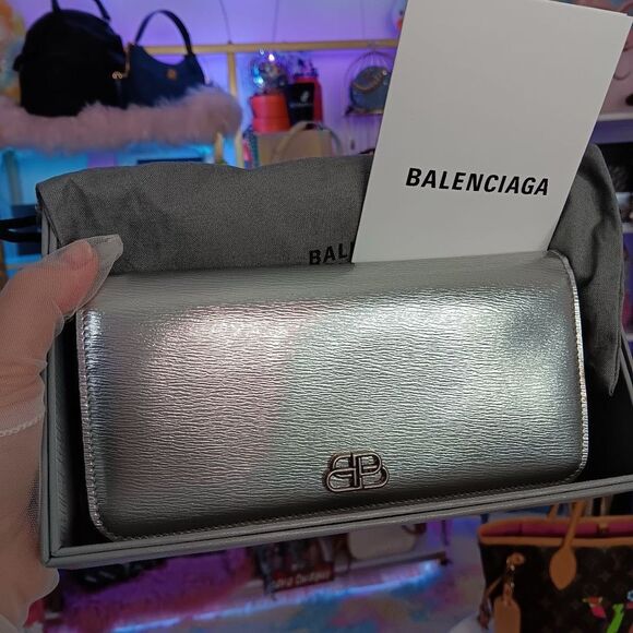 Balenciaga Chrome Silver Leather Large Size Bi-Fold Snap Wallet Men’s Women’s Fu - Picture 1 of 15